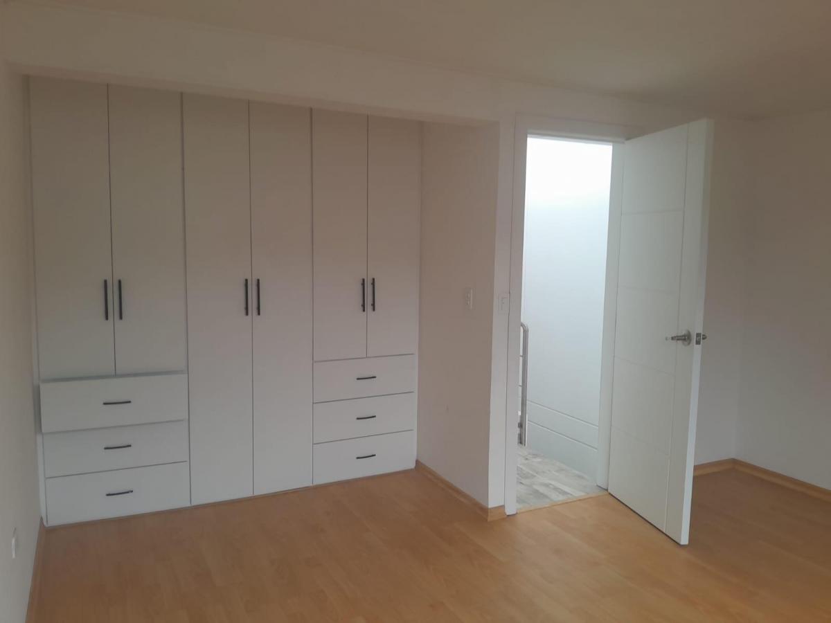 Casa Familiar Amplia y Muy Luninosa en Venta a Estrenar en Llano Chico Quito en Conjunto de 6 Casas — imagen 5