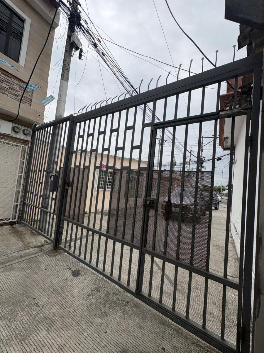 Av Francisco de Orellana. Vendo Terreno Medianero, Sector Cerrado, Pocas Familias, Guayas — imagen 5