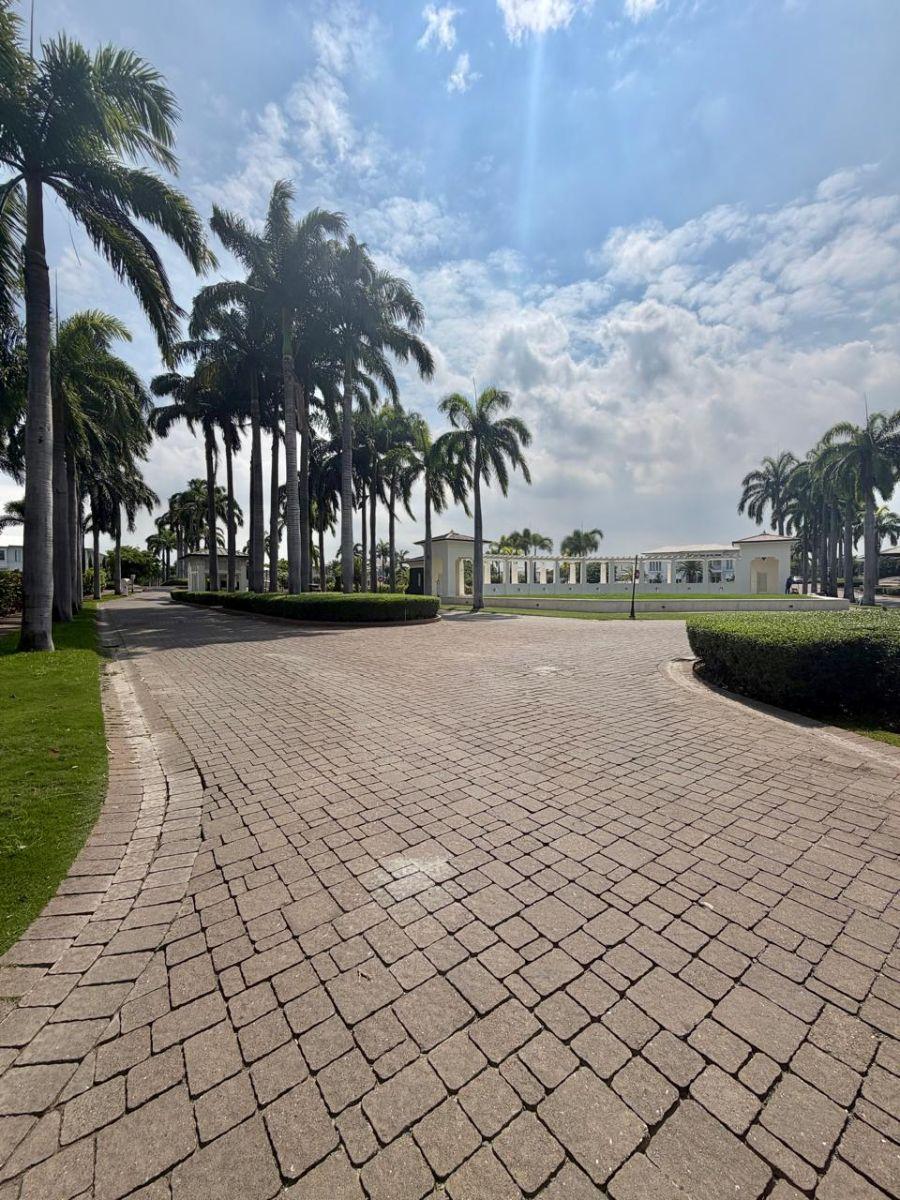 Terreno de 862 m² Dentro de Area Residencial de Plaza Lagos en Samborondón, Guayas — imagen 4