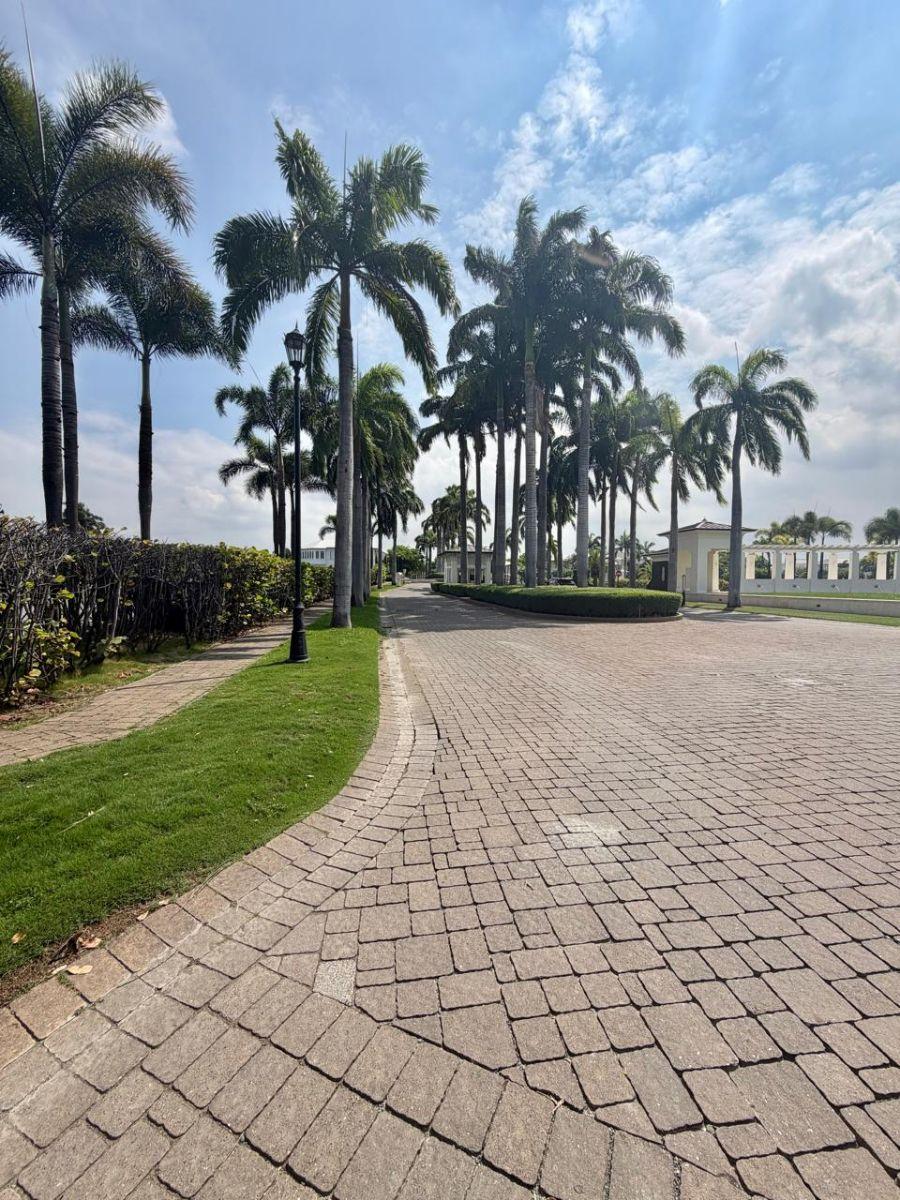 Terreno de 862 m² Dentro de Area Residencial de Plaza Lagos en Samborondón, Guayas — imagen 3