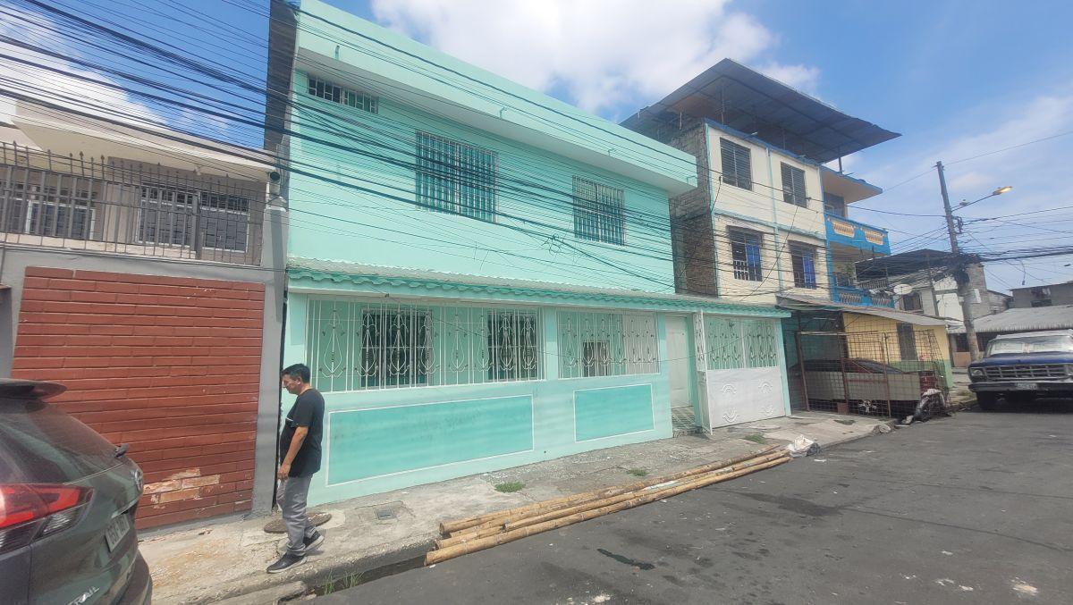 Linda Casa en Venta Calle Venezuela y La 20 Ava. Oportunidad. Amplio Garaje. Guayas — imagen 9