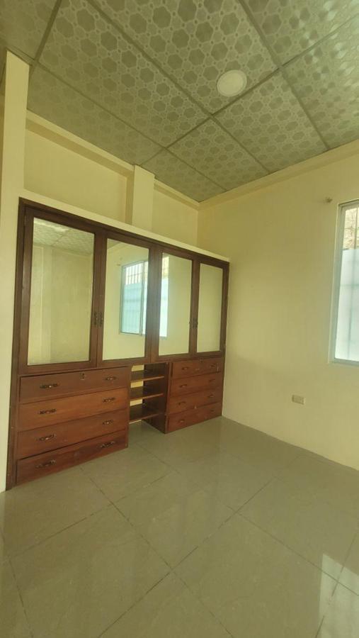 Linda Casa en Venta Calle Venezuela y La 20 Ava. Oportunidad. Amplio Garaje. Guayas — imagen 7