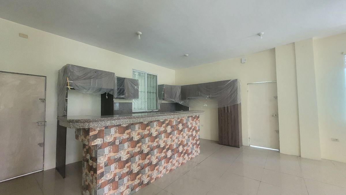 Linda Casa en Venta Calle Venezuela y La 20 Ava. Oportunidad. Amplio Garaje. Guayas — imagen 5