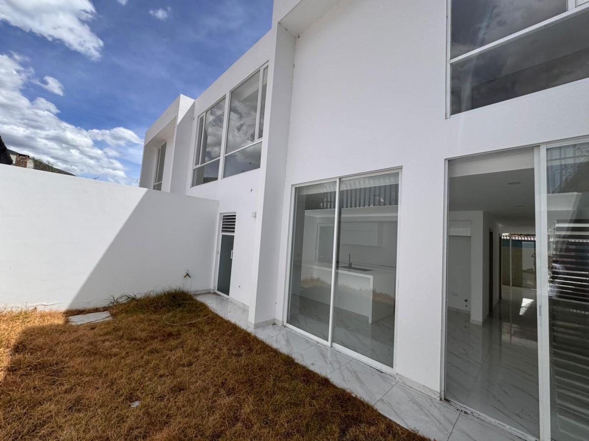 Casa en Venta en Urbanizacion Ldu en Pomasqui — imagen 8