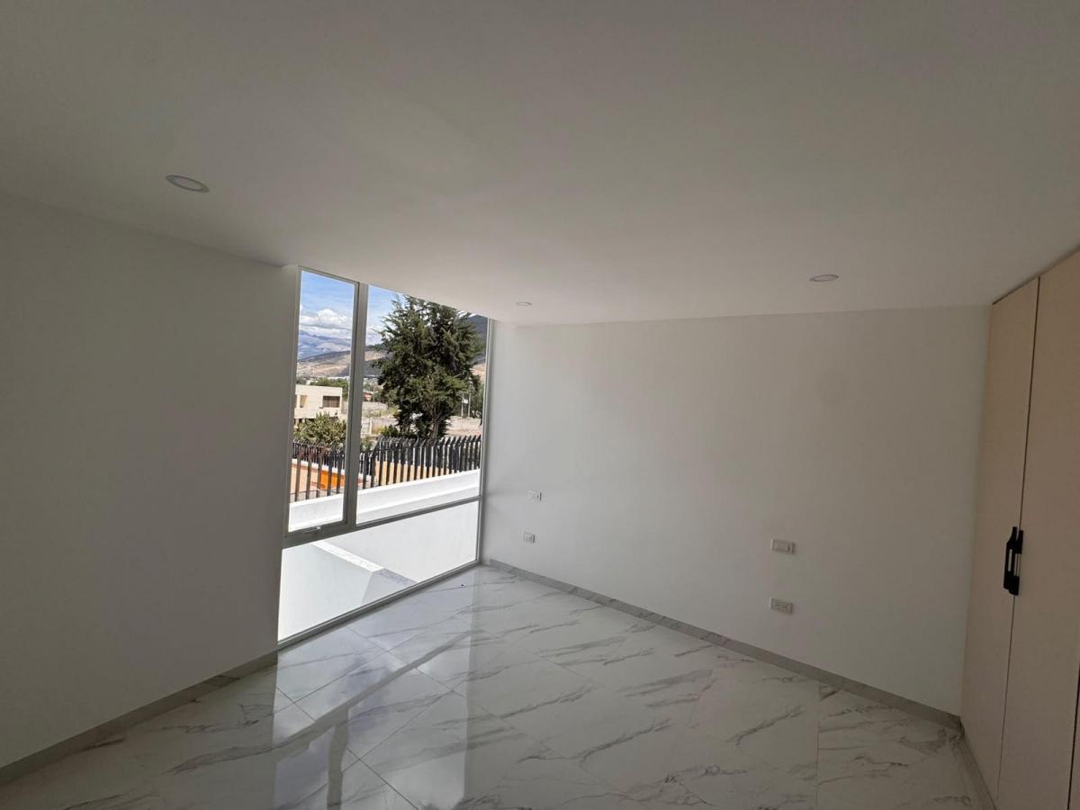 Casa en Venta en Urbanizacion Ldu en Pomasqui — imagen 4