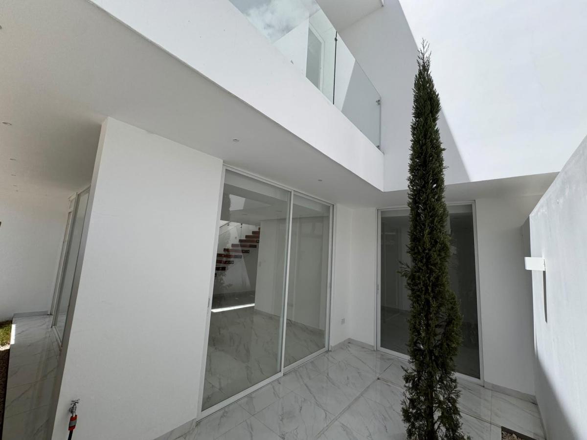 Casa en Venta en Urbanizacion Ldu en Pomasqui — imagen 3