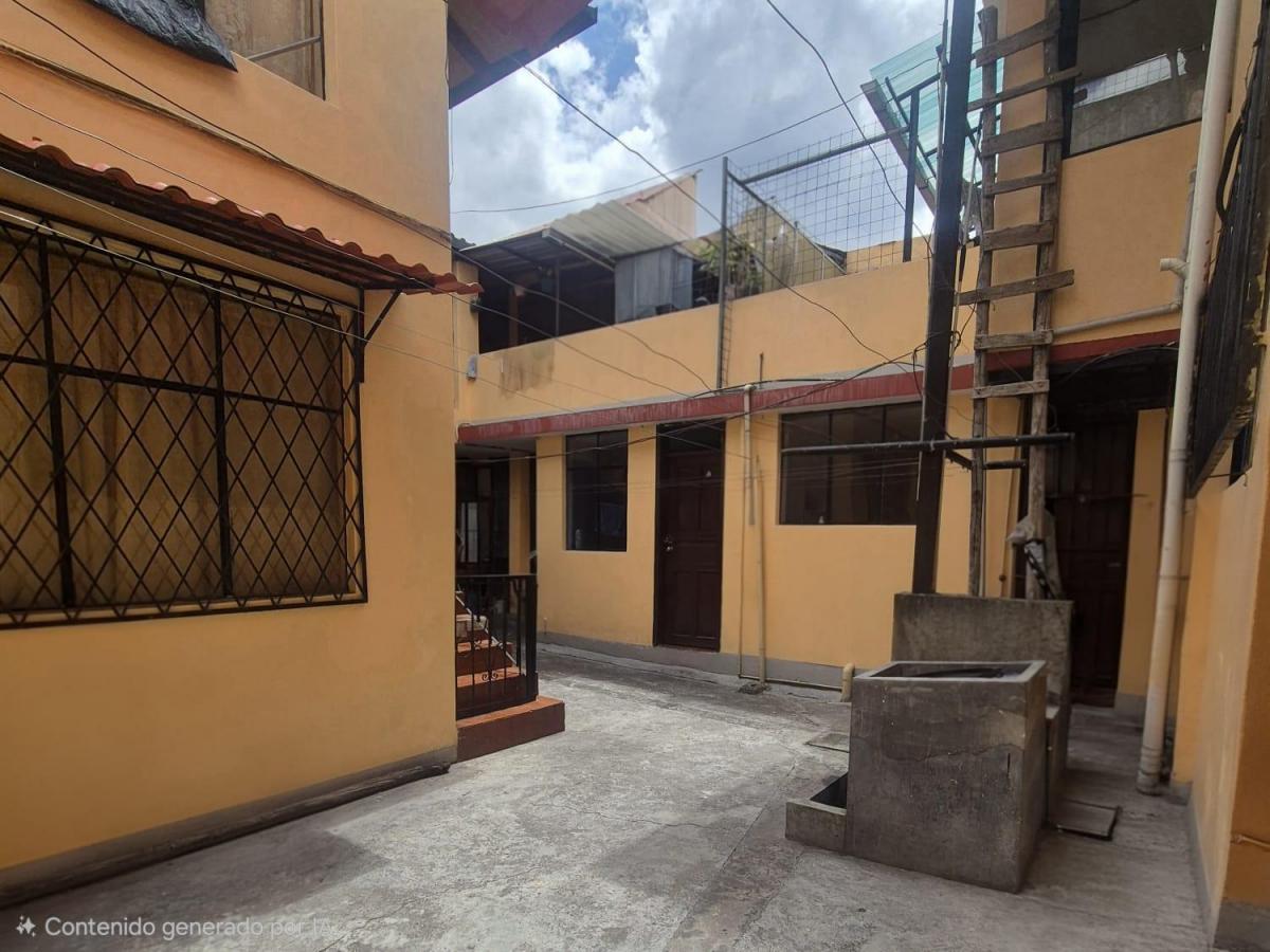 Casa Rentera con 6 Departamentos y 2 Locales en Venta – La Michelena — imagen 8