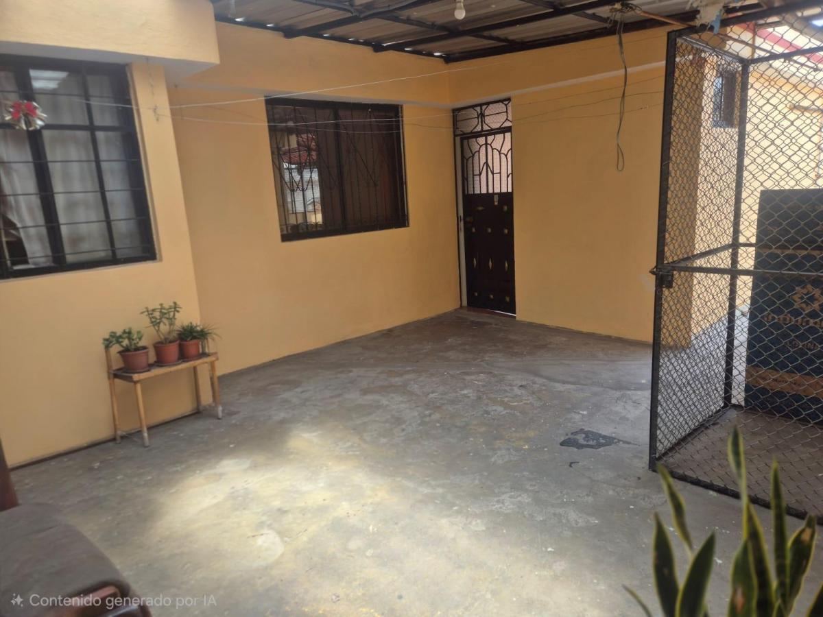 Casa Rentera con 6 Departamentos y 2 Locales en Venta – La Michelena — imagen 7