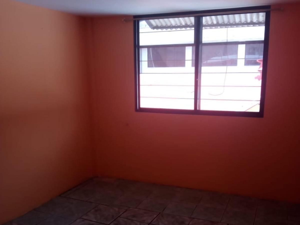 Casa Rentera con 6 Departamentos y 2 Locales en Venta – La Michelena — imagen 3