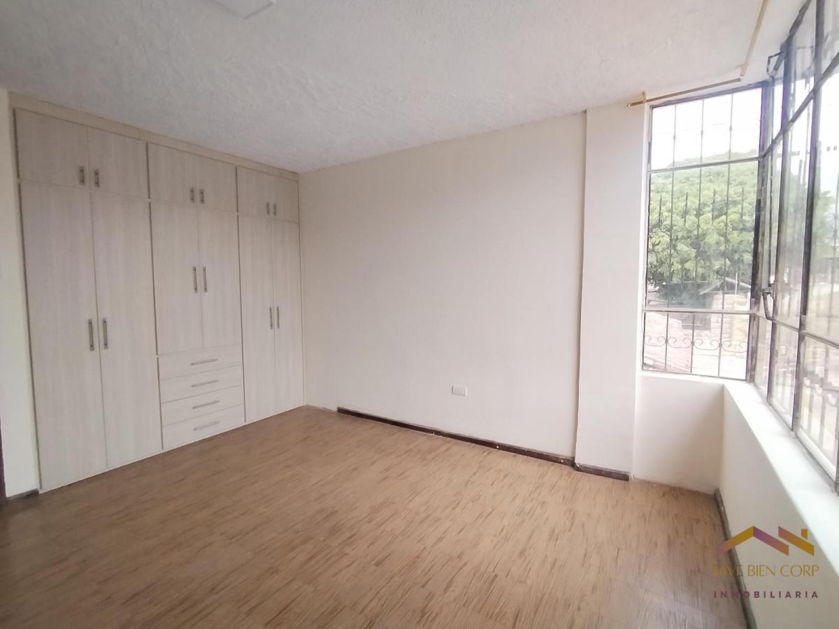 Casa en Venta con Habitación en Planta Baja, Suite y Jardin en La Mitad del Mundo — imagen 7