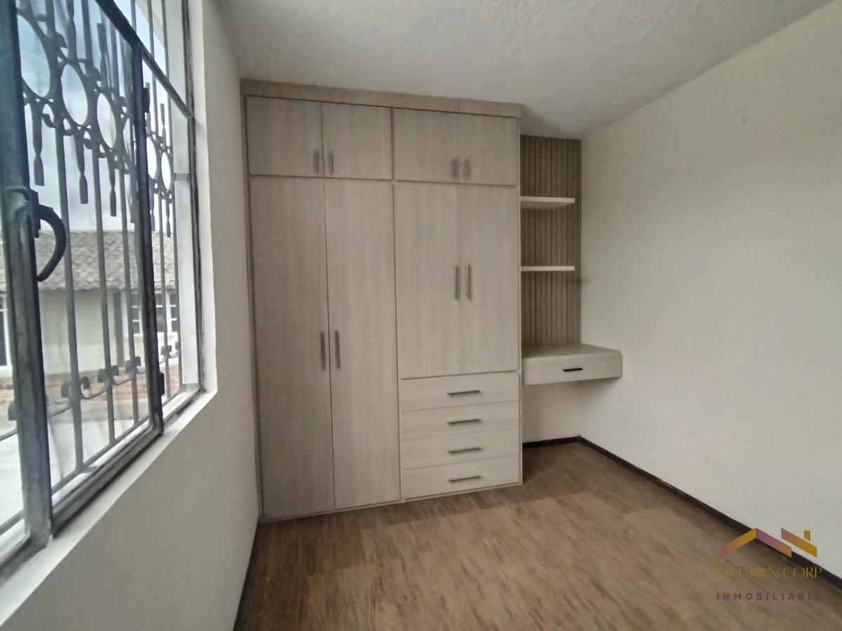 Casa en Venta con Habitación en Planta Baja, Suite y Jardin en La Mitad del Mundo — imagen 4
