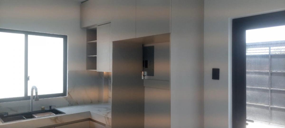 Casa Moderna y Totalmente Domotizada en Venta – Portoviejo, Manabí — imagen 3