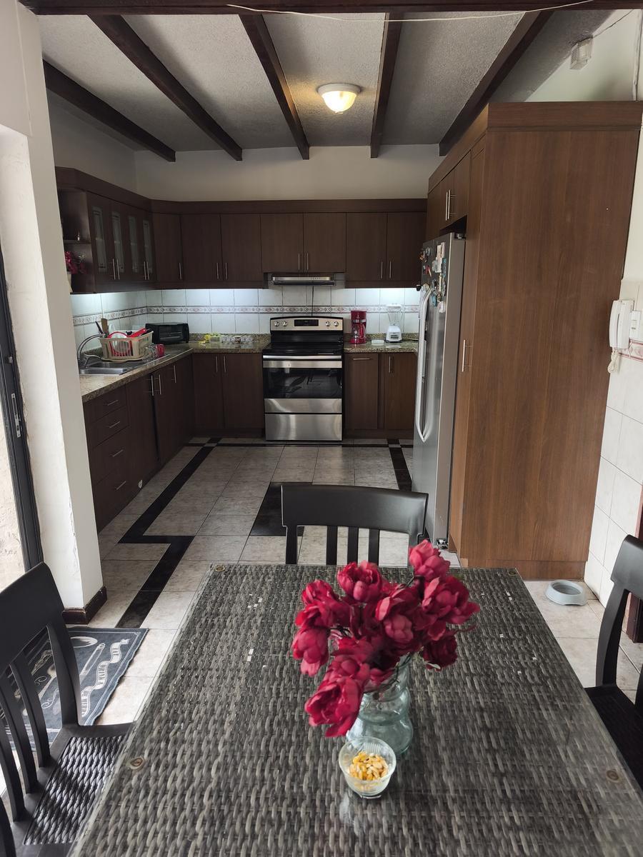 Casa de Venta de 580 m Dentro de Urbanización en Conocoto — imagen 5