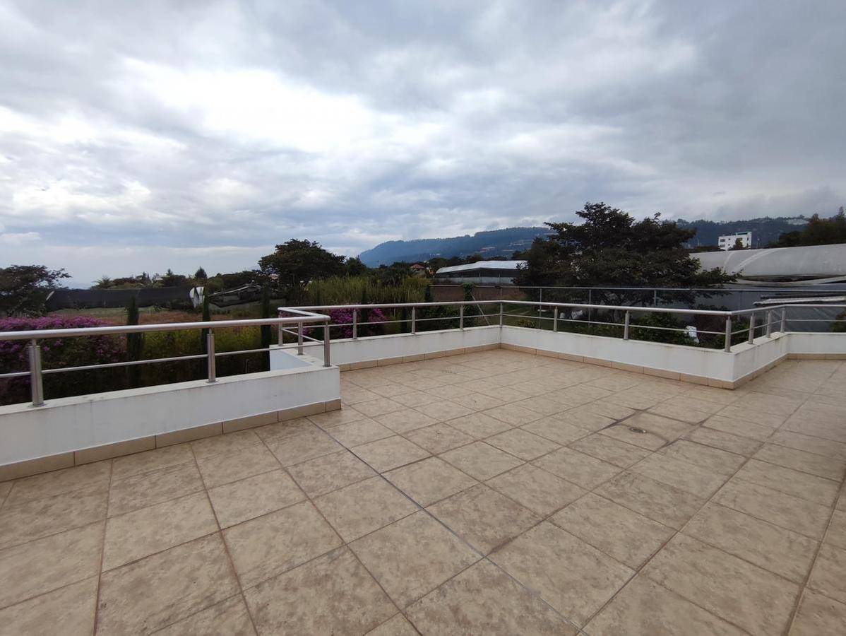 Linda y Amplia Casa Independiente en Venta Sector Nayón — imagen 10