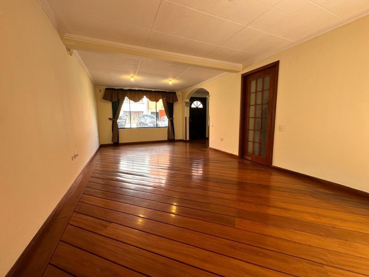 Hermosa Casa Ubicada en La Embajada Americana — imagen 8