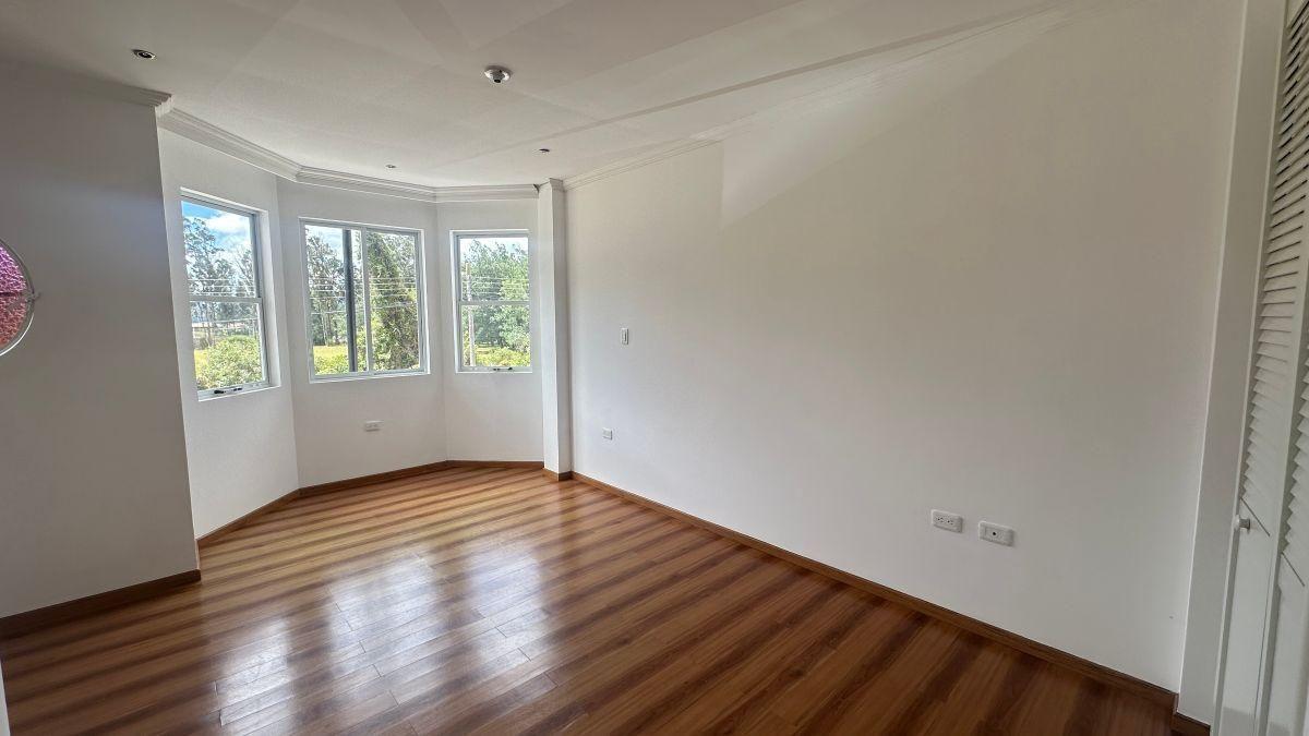 El Dean Casa con 4 Dorm. en Venta, 433 m² Terreno en Los Chillos (Conocoto) — imagen 9