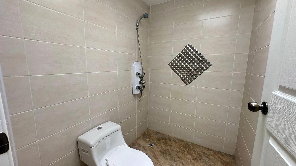 El Dean Casa con 4 Dorm. en Venta, 433 m² Terreno en Los Chillos (Conocoto) — imagen 6