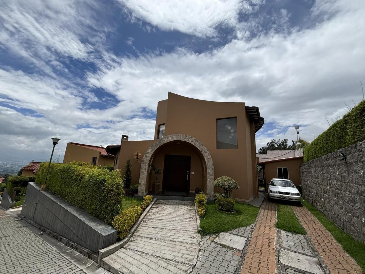 Casa de Renta en Nayón con Patio Amplio — imagen 10
