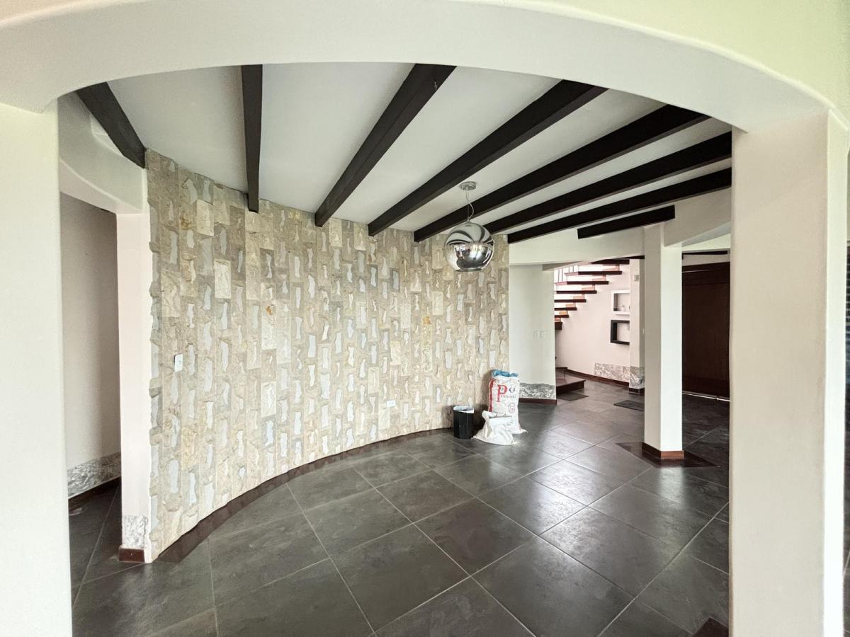 Casa de Renta en Nayón con Patio Amplio — imagen 9