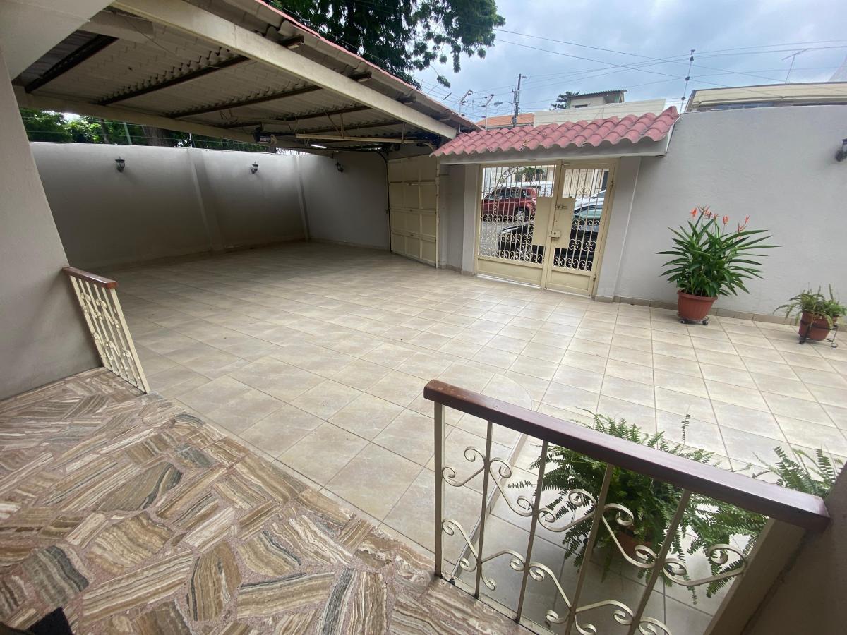 Vendo Hermosa Casa en Los Almendros, Excelente Estado, con Garita - Oportunidad!, Guayas — imagen 10