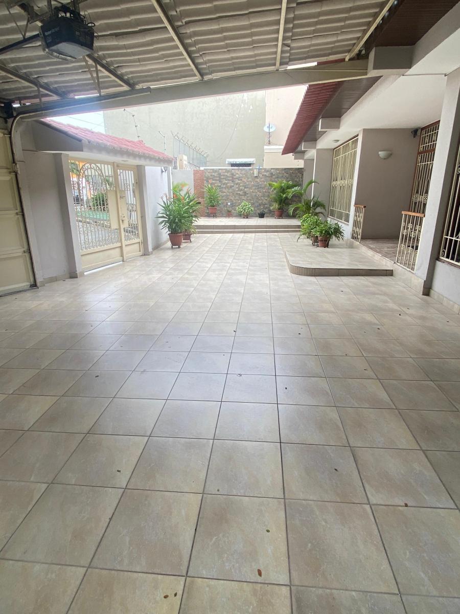 Vendo Hermosa Casa en Los Almendros, Excelente Estado, con Garita - Oportunidad!, Guayas — imagen 7