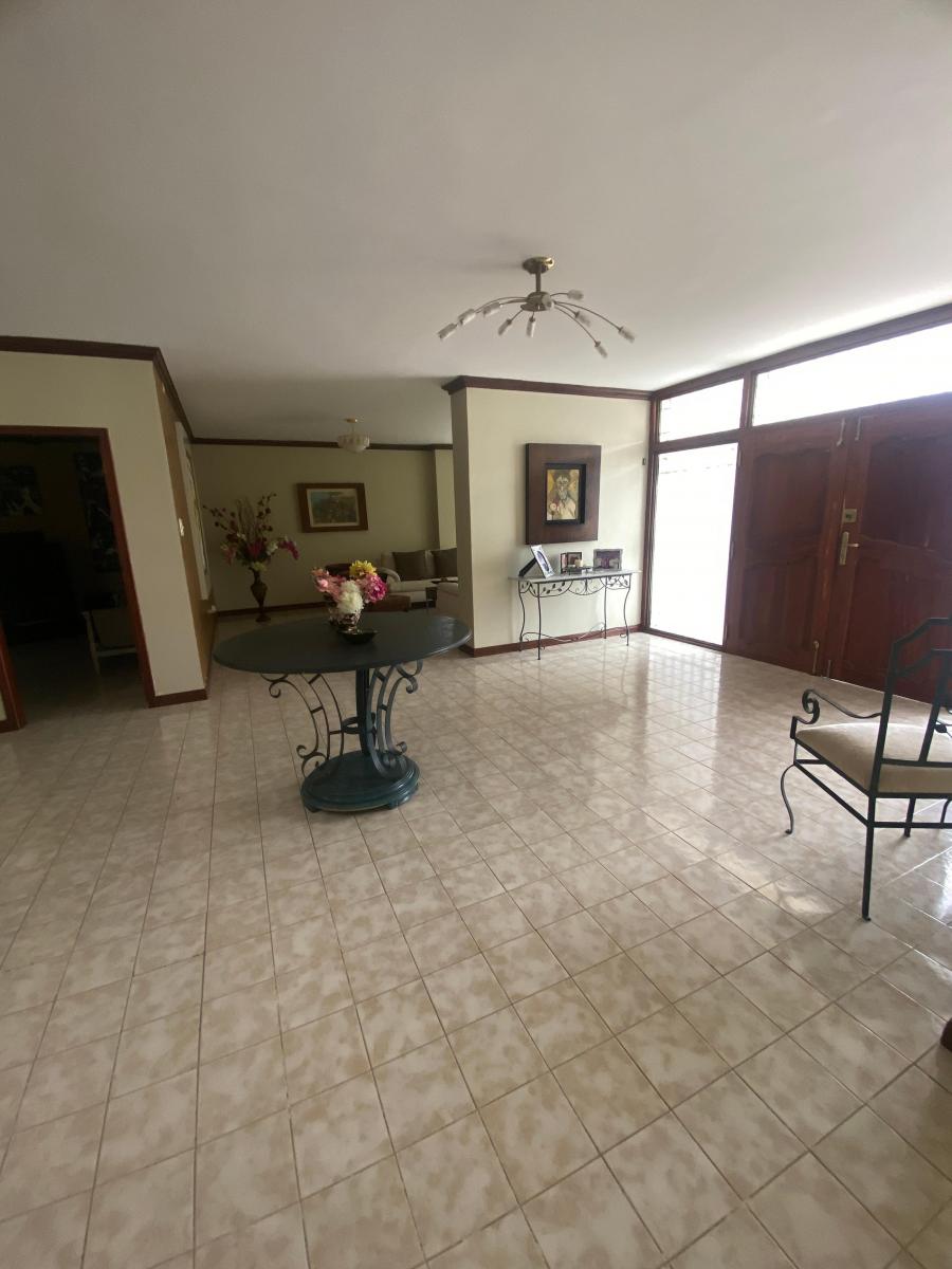 Vendo Hermosa Casa en Los Almendros, Excelente Estado, con Garita - Oportunidad!, Guayas — imagen 3