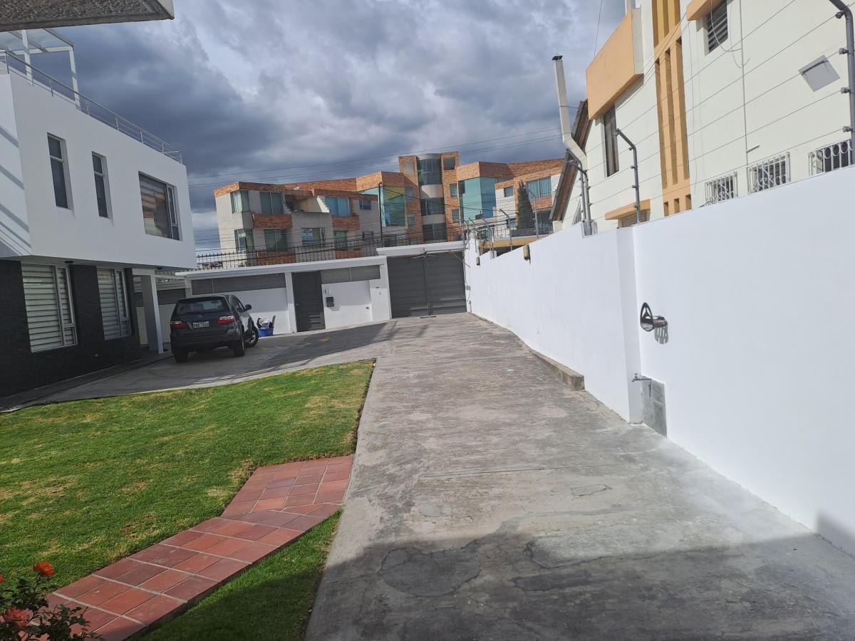 Casas en Venta en Monteserrin — imagen 9