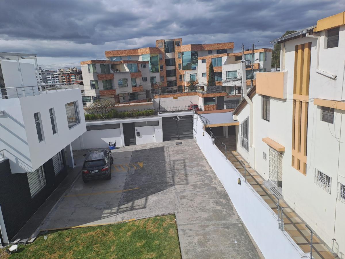 Casas en Venta en Monteserrin — imagen 7