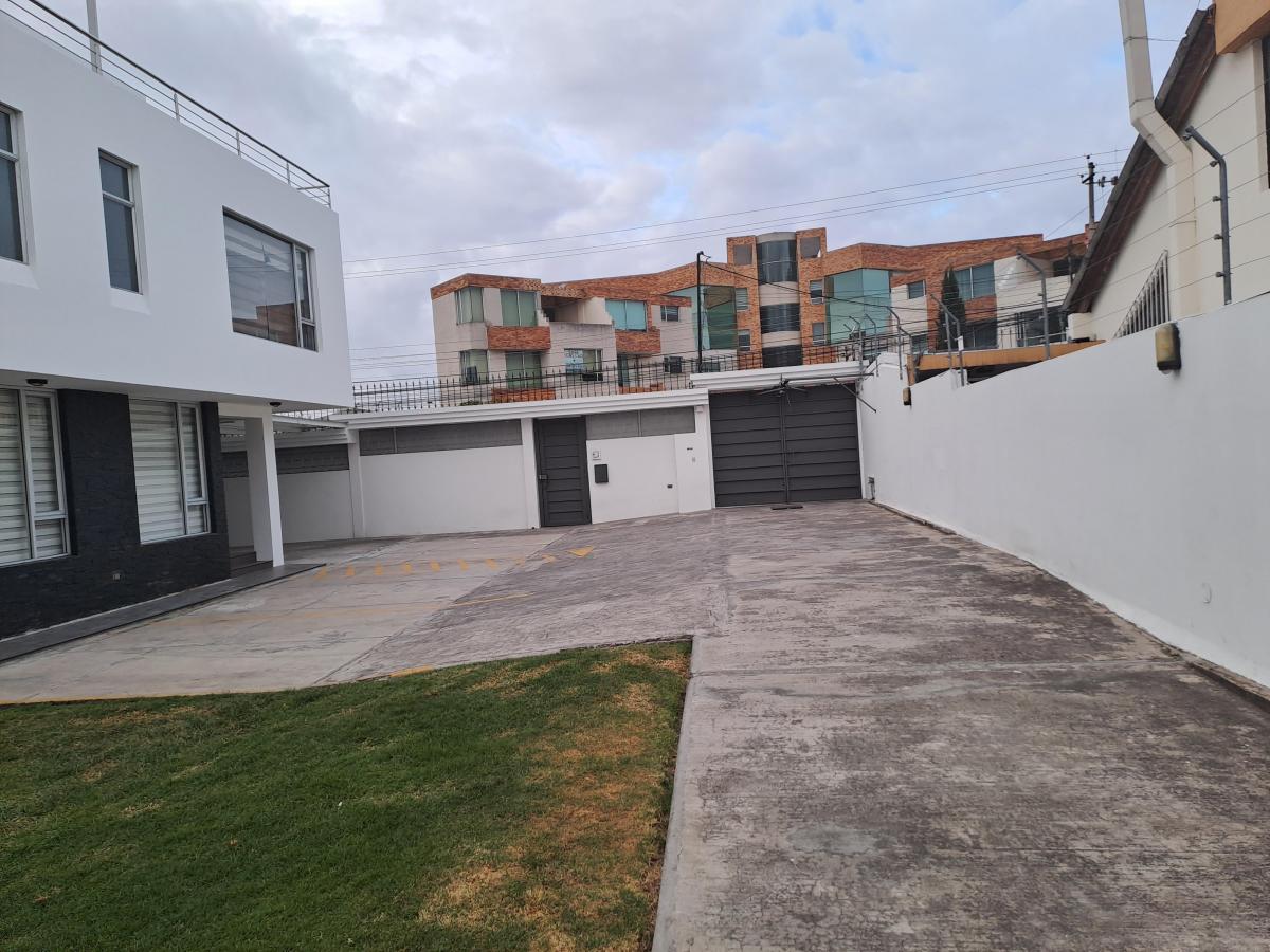 Casas en Venta en Monteserrin — imagen 4