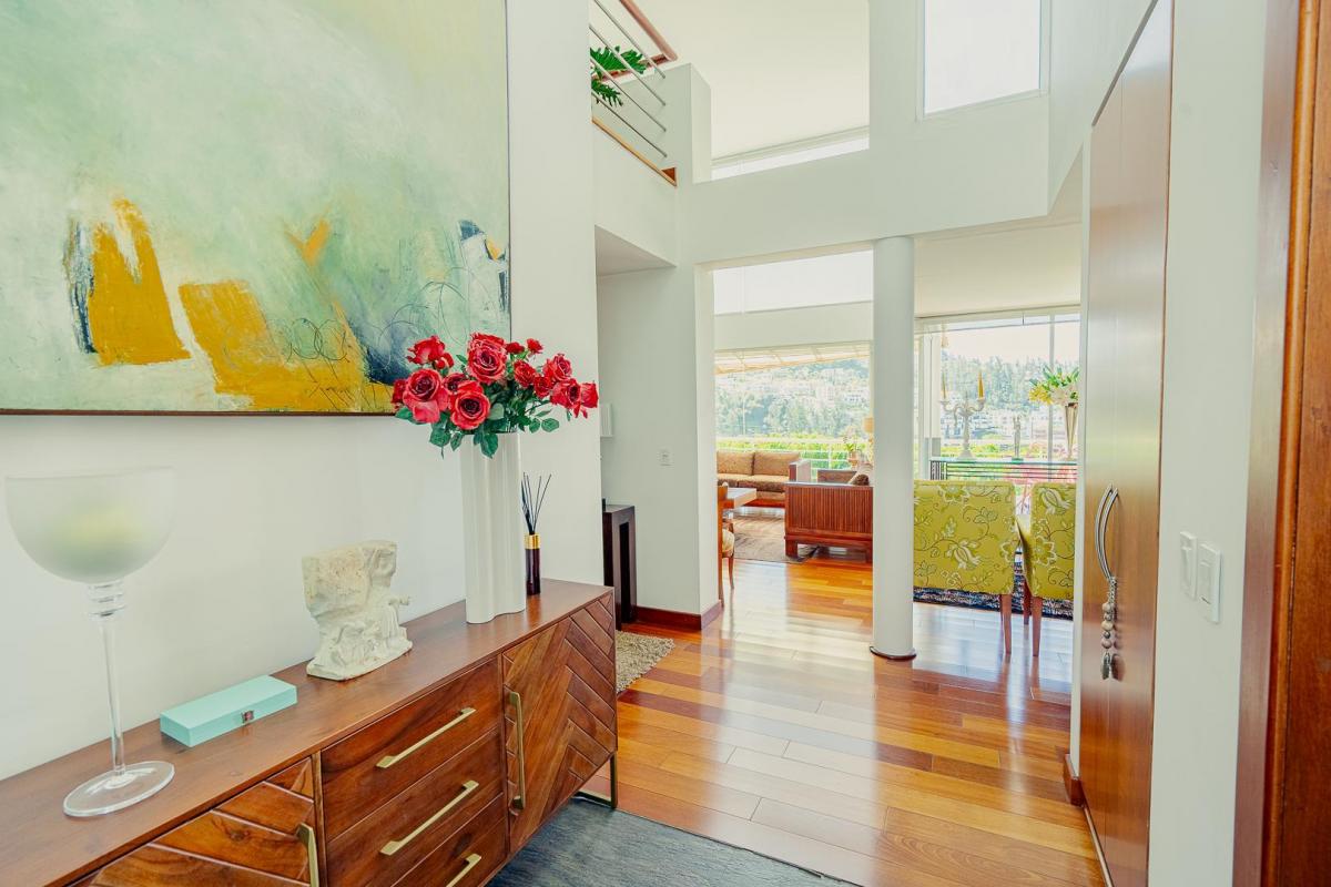 Hermosa Casa de Venta en Cumbaya — imagen 10