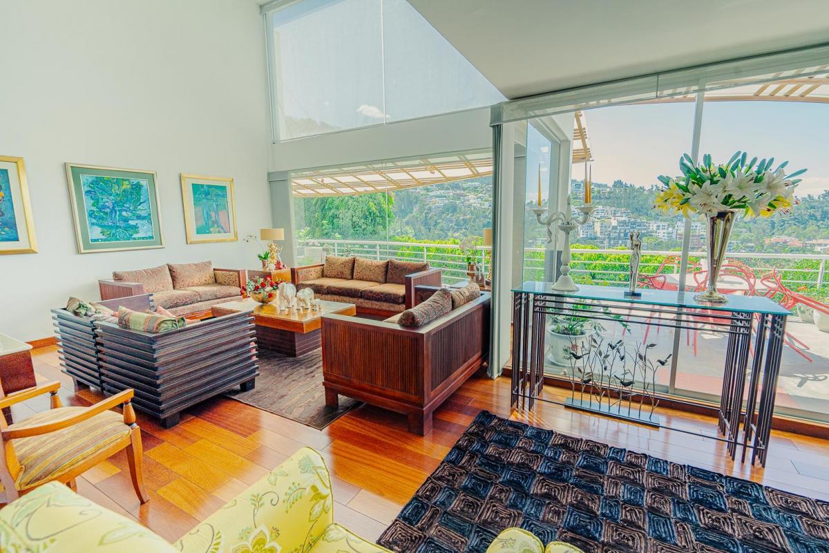 Hermosa Casa de Venta en Cumbaya — imagen 7