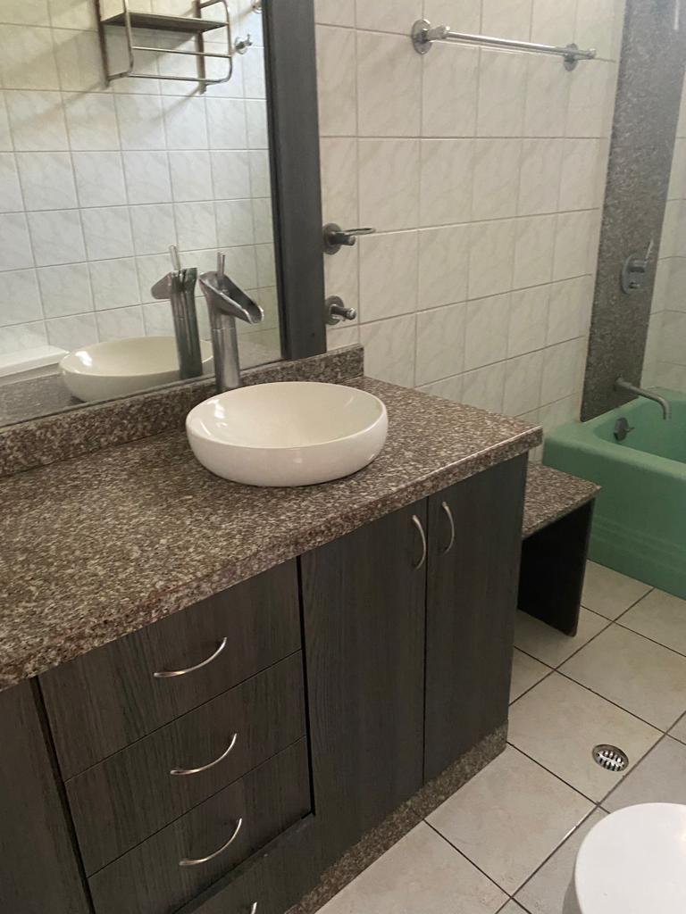 Urdesa Central. Vendo Casa Rentera. un Departamento 3 Dorm. y Dos Suites, Guayas — imagen 3