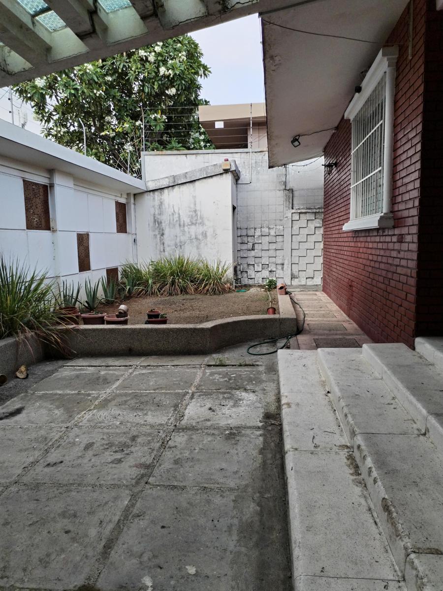 Se Vende Casa en Urdesa con Uso de Suelo Comercial "Precio de Oportunidad", Guayas — imagen 6
