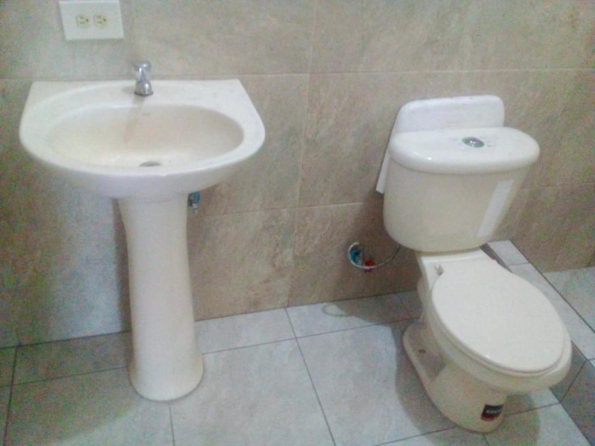Vendo Casa Rentera con Dos Locales en Las Orquideas, Guayas — imagen 4