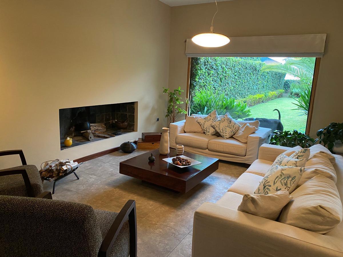 Vendo Linda Casa en Miravalle, 3 Dorm., Jardines, Excelente Opción! — imagen 3