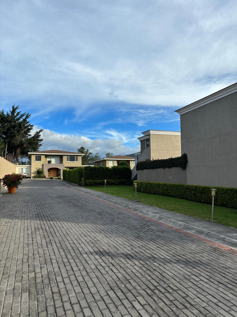 Cerca Al Ventura Mall. Facilidad de Vias — imagen 3
