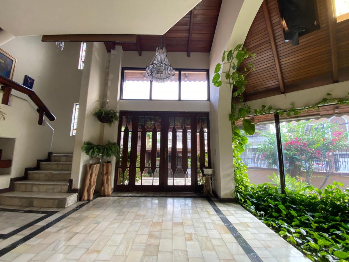 En Venta Casa en Zona Residencial Comercial Kennedy Norte L. Torres, Guayas — imagen 10