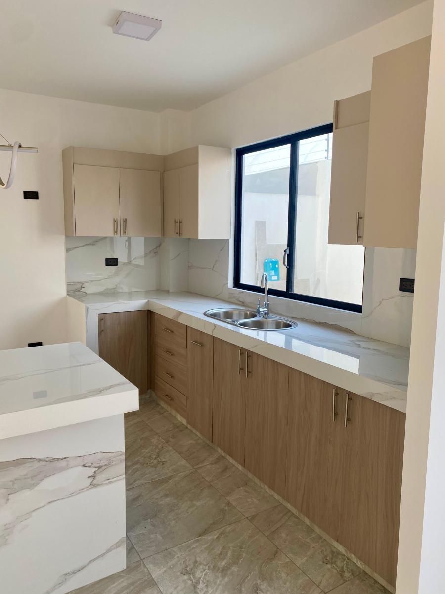 Vendo Casa Personalizada 4 Hab Urb Mallorca, Guayas — imagen 7