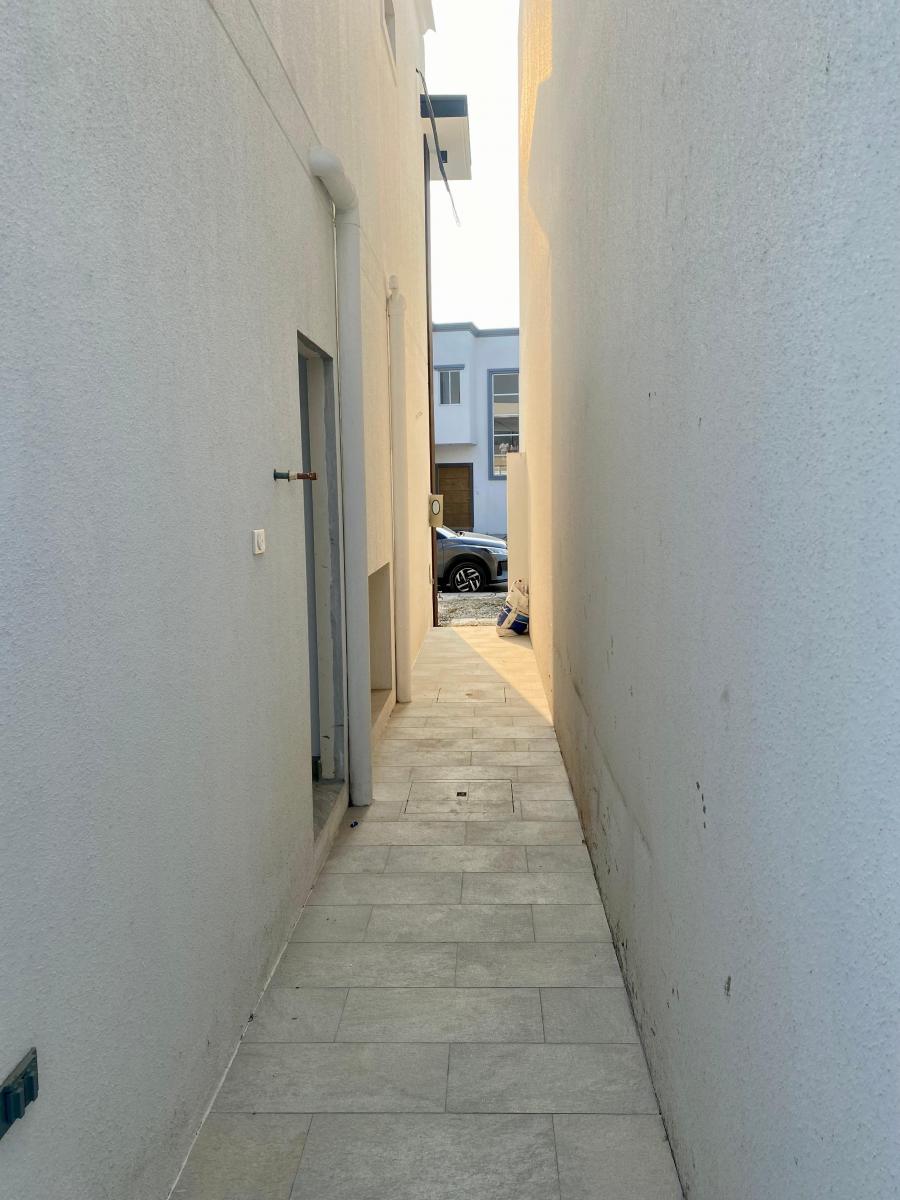 Vendo Casa Personalizada 4 Hab Urb Mallorca, Guayas — imagen 5