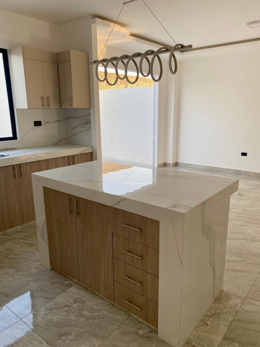 Vendo Casa Personalizada 4 Hab Urb Mallorca, Guayas — imagen 4