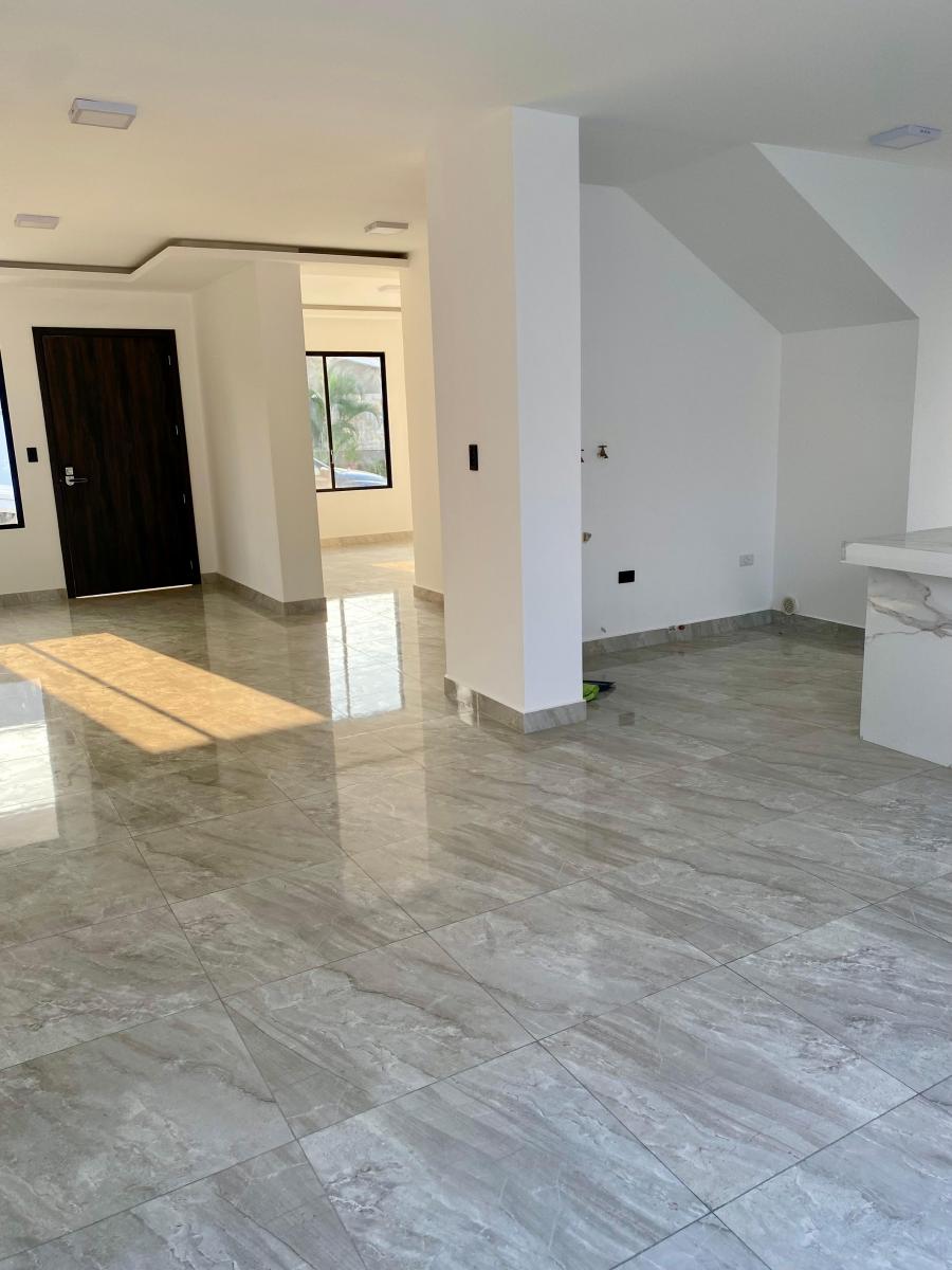 Vendo Casa Personalizada 4 Hab Urb Mallorca, Guayas — imagen 3