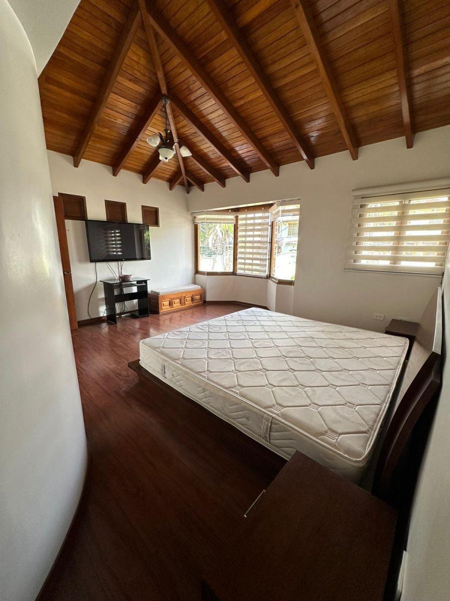 Cerca Usfq Linda Casa en Venta — imagen 8