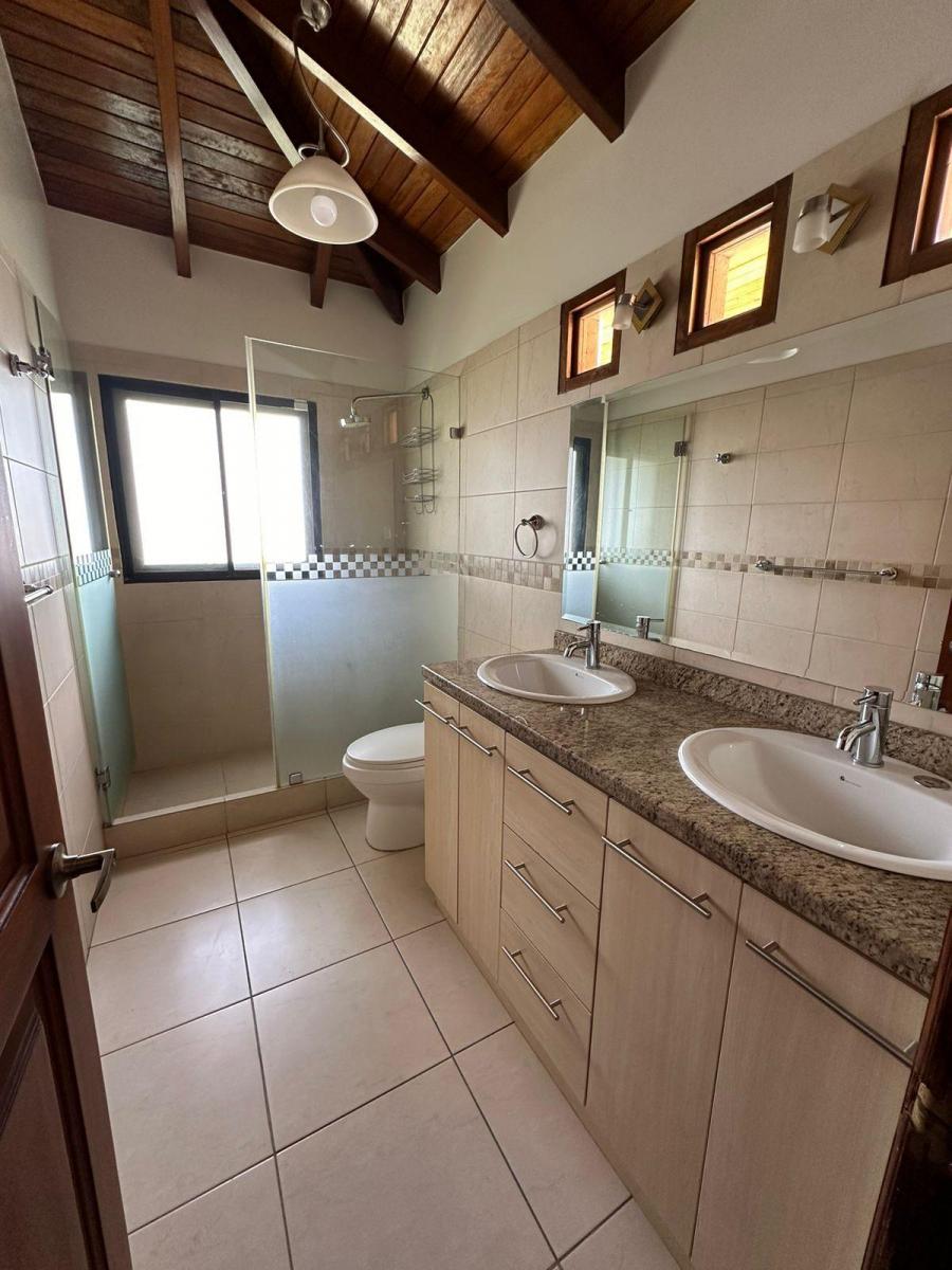 Cerca Usfq Linda Casa en Venta — imagen 6