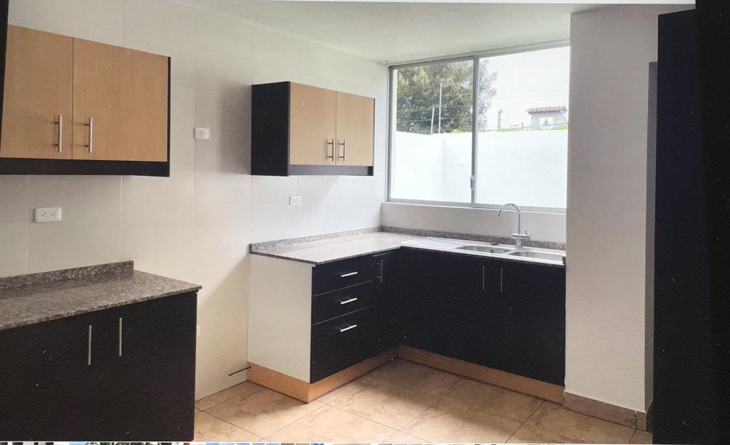 Hermosa Casa de Venta - Tumbaco — imagen 8