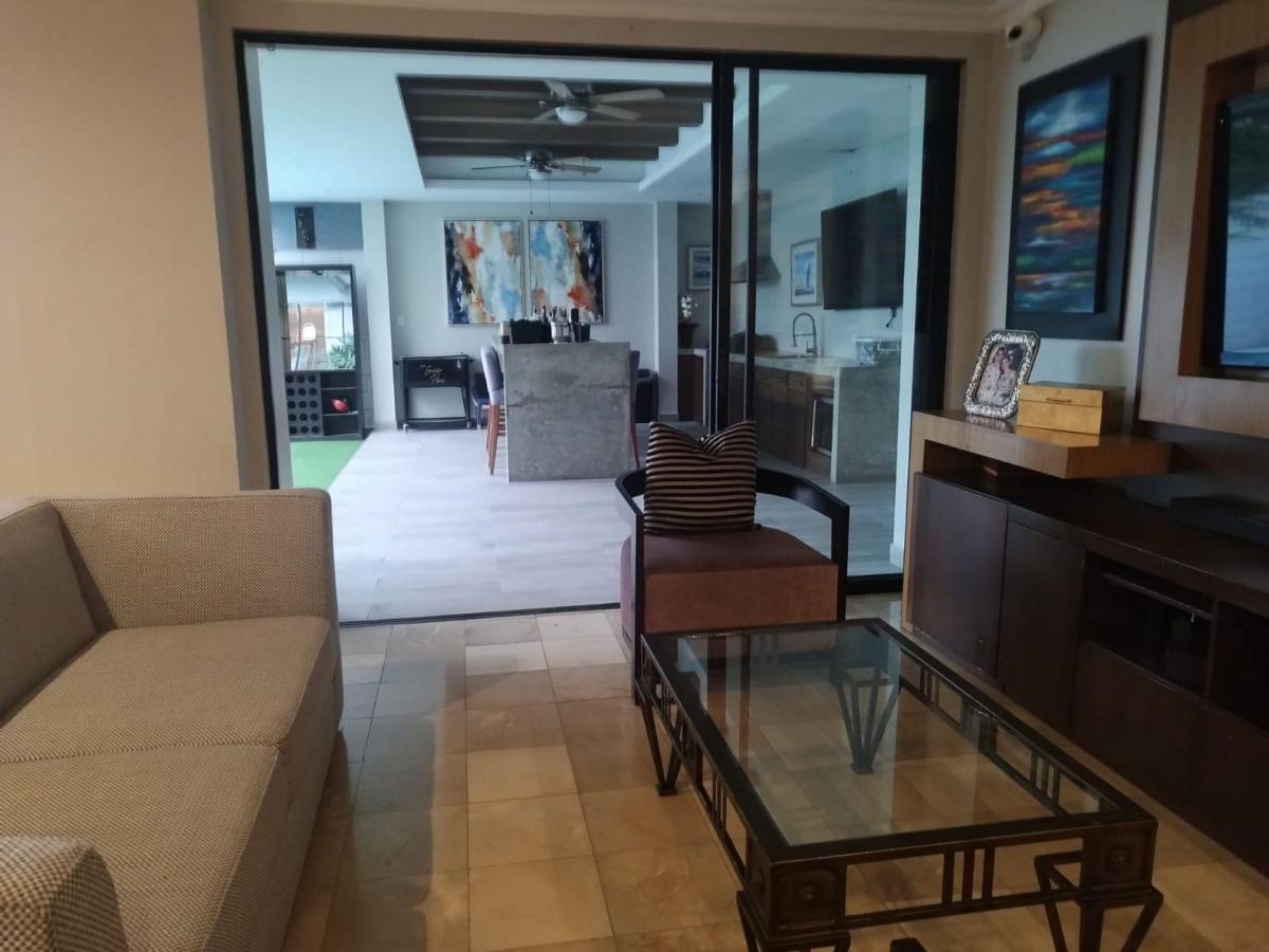 Hermosa Casa con Piscina Cerca Uees A. Blum, Guayas — imagen 8