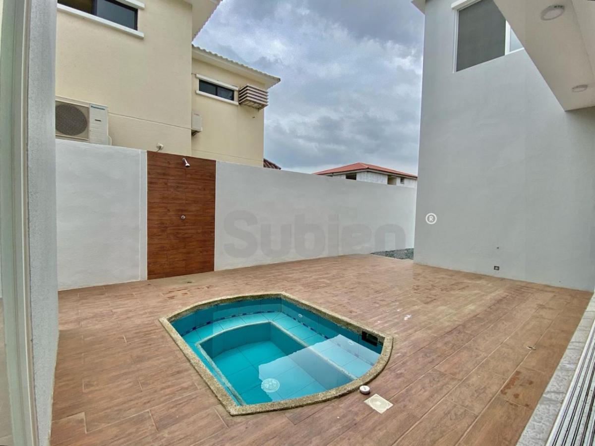 Vendo Casa 2 Plantas Estreno Moderna El Condado, Jacuzzi, Patio, dormitorio Planta Baja, Guayas — imagen 9