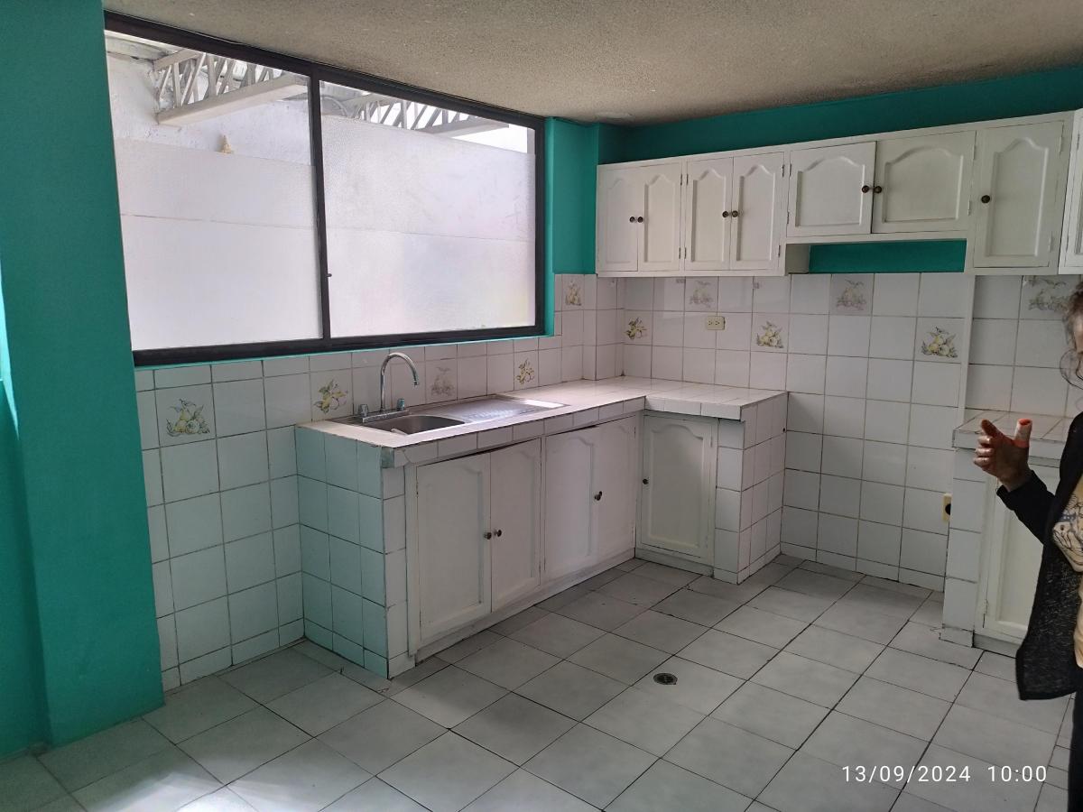 Vendo Casa Rentera de 470 m con 5 Departamentos en Ponceano Quito — imagen 6