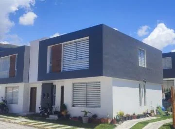 Fg - Casas Esquineras de 110 m² 2 Parqueaderos Mitad del Mundo — imagen 4