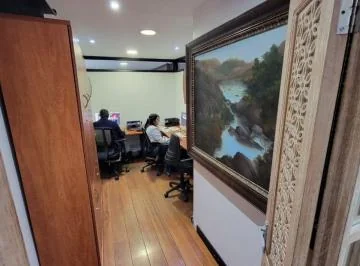 Oficina de Venta en El Sector Republica de El Salvador de 133 m con Divisiones — imagen 3