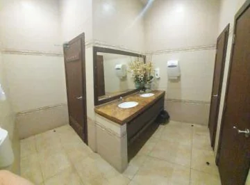 Vendo Edificio Comercialde 3 Pisos en La Vía a La Costa Km 11 Alta Exposición Bien Mantenido Balcon, Guayas — imagen 4